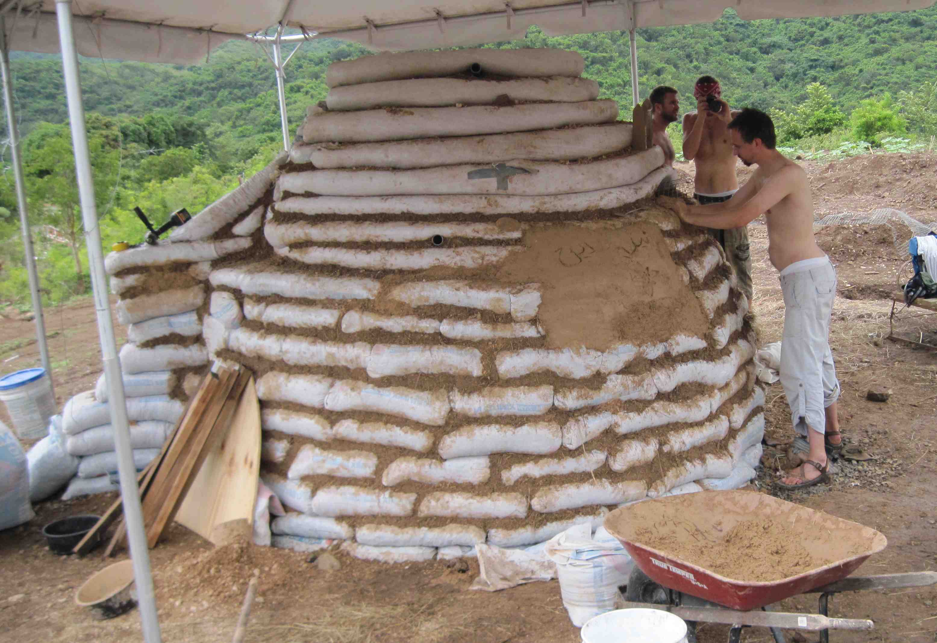 earthen-hand-building-sustainably-by-teaching-construction-techniques